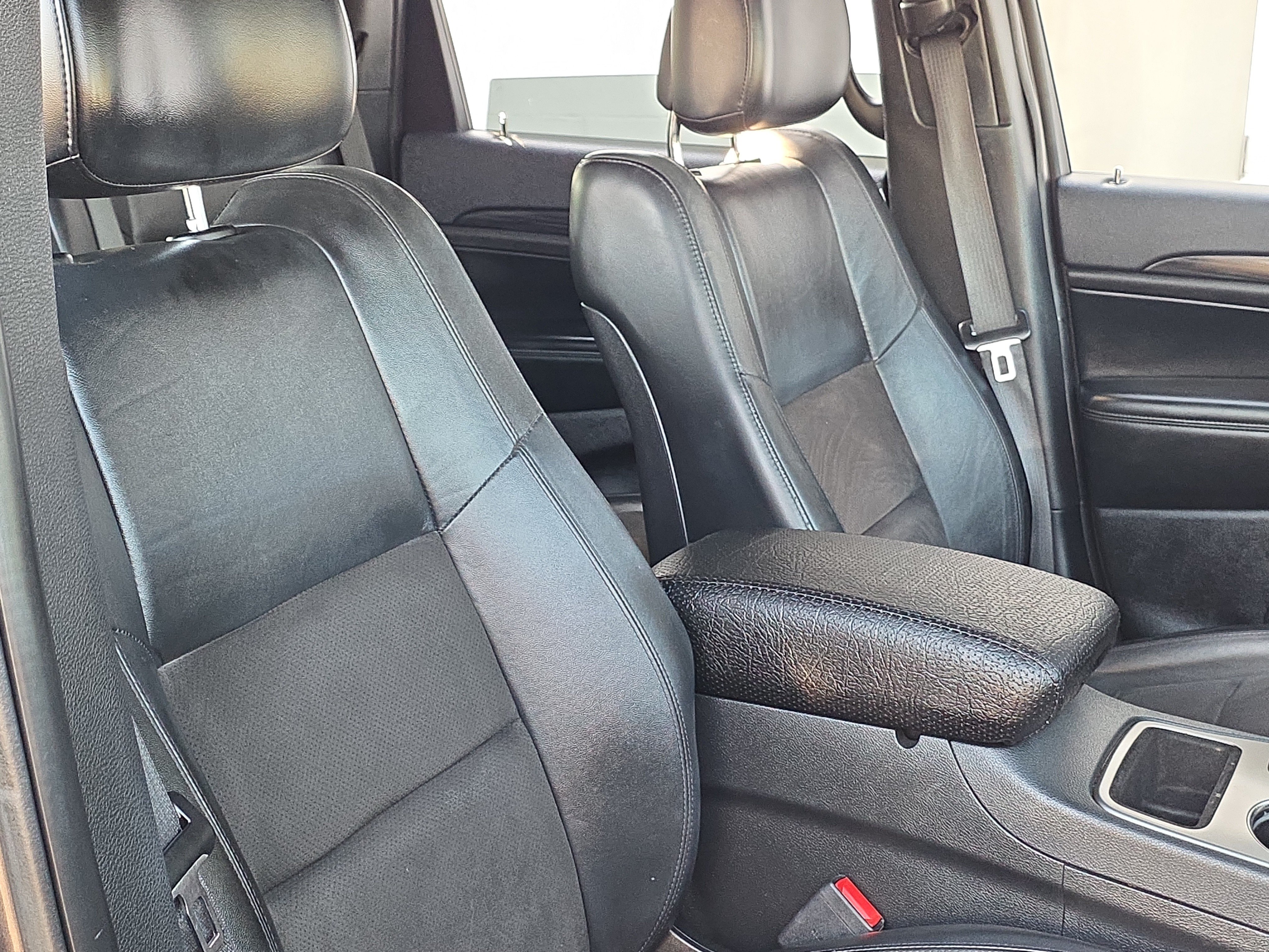 Used 2020 Jeep Grand Cherokee Laredo w/ Laredo X Package RWD image 27