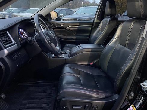 Used 2019 Toyota Highlander SE image 15