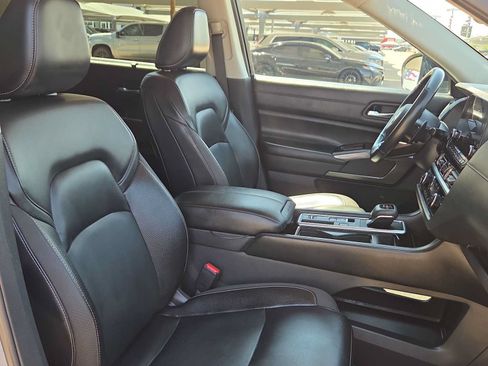 Used 2022 Nissan Pathfinder SL FWD image 18