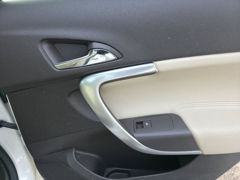 Used 2012 Buick Regal Premium image 21