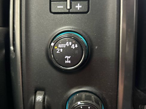 Used 2017 Chevrolet Silverado 1500 LT w/ LT Convenience Package AWD/4WD image 11