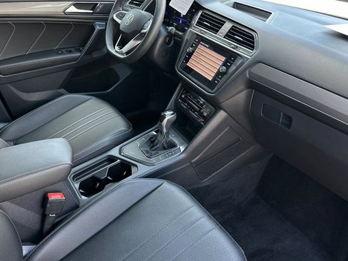 Used 2023 Volkswagen Tiguan SE w/ Panoramic Sunroof Package FWD image 17