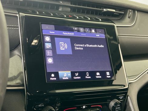 Used 2023 Jeep Grand Cherokee Laredo image 14