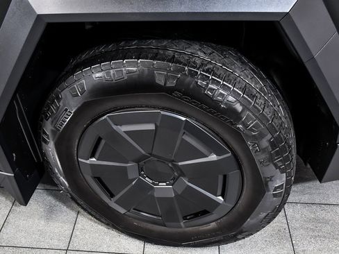 Used 2024 Tesla Cybertruck AWD Crew Cab image 8