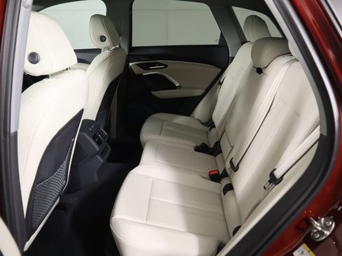 Used 2025 Audi Q5 Premium Plus w/ Premium Plus image 24