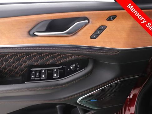 Used 2022 Jeep Grand Cherokee Summit AWD/4WD image 20