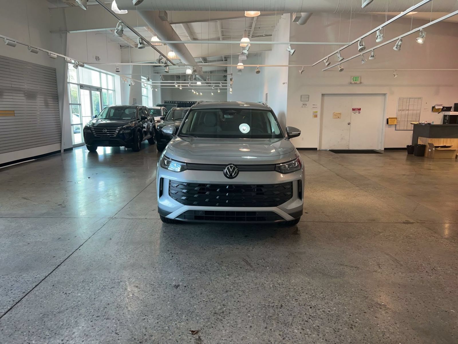 Used 2026 Volkswagen Tiguan SE AWD/4WD image 4