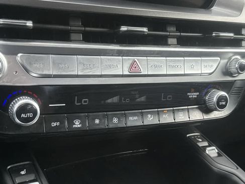 Used 2024 Kia Telluride S FWD image 27