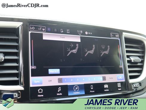 Used 2024 Chrysler Pacifica Touring-L FWD image 32