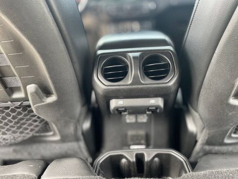 Used 2018 Jeep Wrangler Unlimited Rubicon AWD/4WD image 33