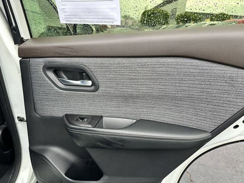 Used 2023 Nissan Rogue SV AWD/4WD image 39