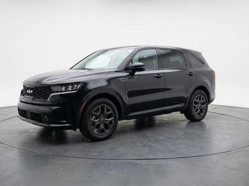 Used 2024 Kia Sorento S image 3