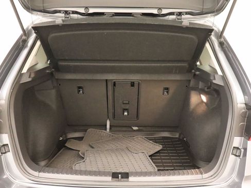 Used 2022 Volkswagen Taos SE FWD image 18