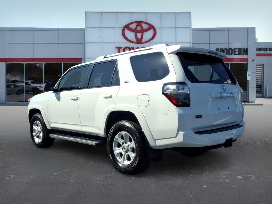 Used 2016 Toyota 4Runner SR5 AWD/4WD image 3