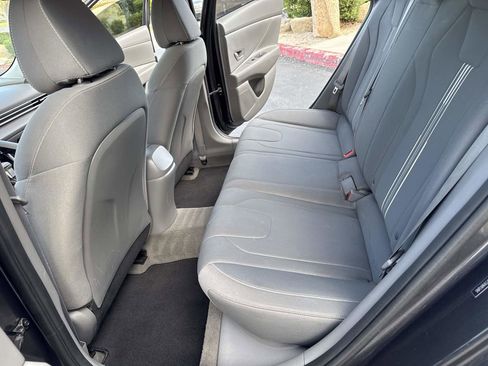 Used 2022 Hyundai Elantra SEL image 25