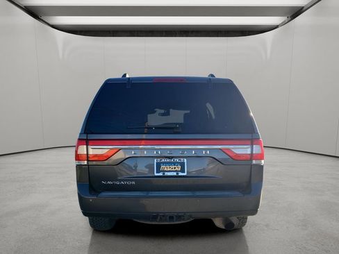 Used 2017 Lincoln Navigator Select image 8