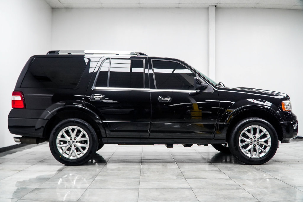 Used 2017 Ford Expedition Limited w/ Equipment Group 301A AWD/4WD image 10