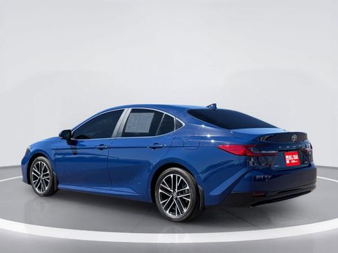 Used 2025 Toyota Camry XLE FWD image 4