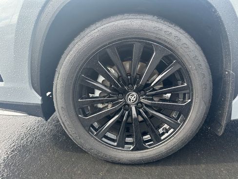 Certified 2025 Toyota Highlander XSE image 12