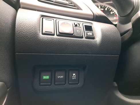 Used 2018 Nissan Sentra SV w/ Premium Package (P01) FWD image 25