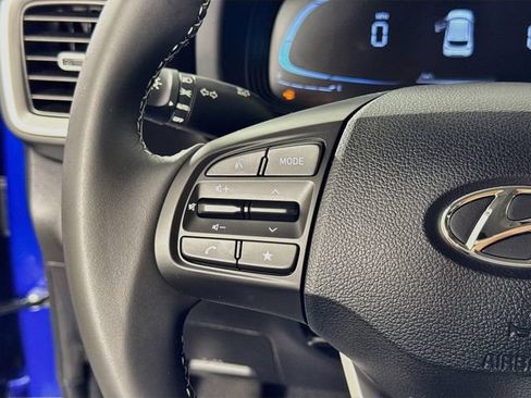 Certified 2025 Hyundai Venue SEL FWD image 17