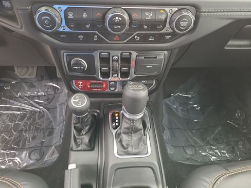 New 2025 Jeep Wrangler Unlimited Rubicon 392 image 25