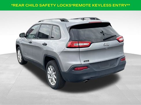 Used 2016 Jeep Cherokee Sport image 9