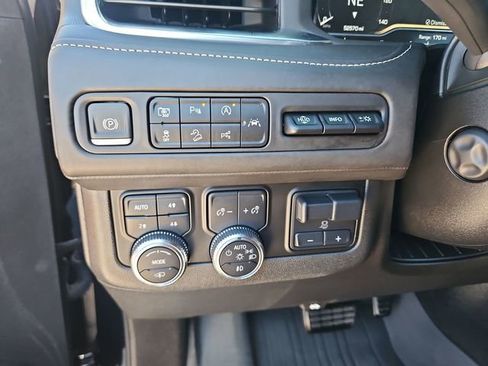 Used 2023 GMC Yukon XL Denali Ultimate AWD/4WD image 18
