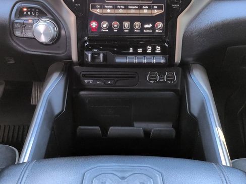Used 2019 RAM 1500 Laramie AWD/4WD image 18