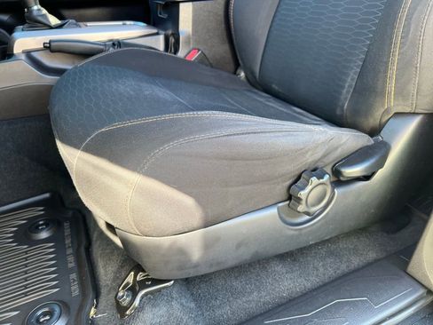 Used 2016 Toyota Tacoma SR5 image 14
