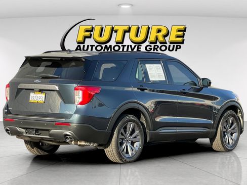 Used 2022 Ford Explorer XLT w/ Equipment Group 202A image 4