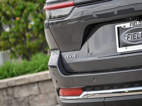 Used 2023 Jeep Grand Cherokee Limited w/ MOPAR Finishing Package AWD/4WD image 19