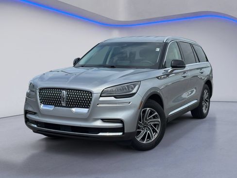 Used 2023 Lincoln Aviator AWD image 2