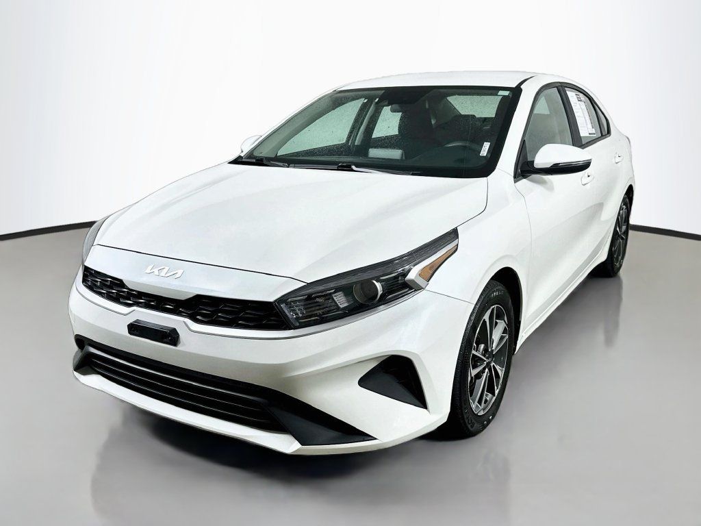 Used 2023 Kia Forte LXS w/ LXS Technology Package FWD image 3