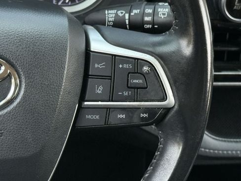 Used 2023 Toyota Highlander LE AWD/4WD image 15