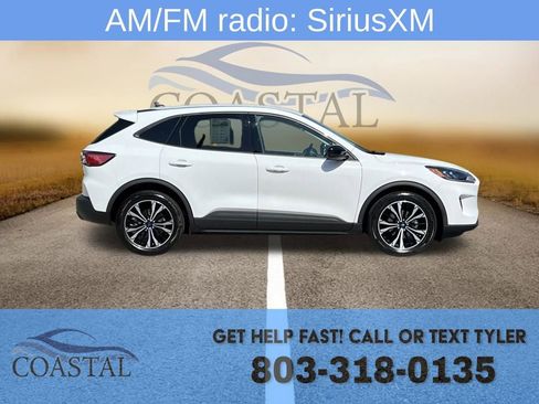 Used 2022 Ford Escape SE w/ SE Sport Appearance Package image 4