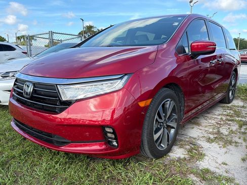 Used 2024 Honda Odyssey Touring image 3