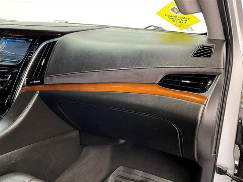 Used 2019 Cadillac Escalade ESV Luxury AWD/4WD image 14