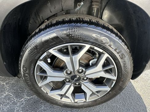 Certified 2023 Kia Seltos EX image 19