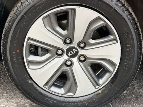 Used 2019 Kia Niro LX image 14