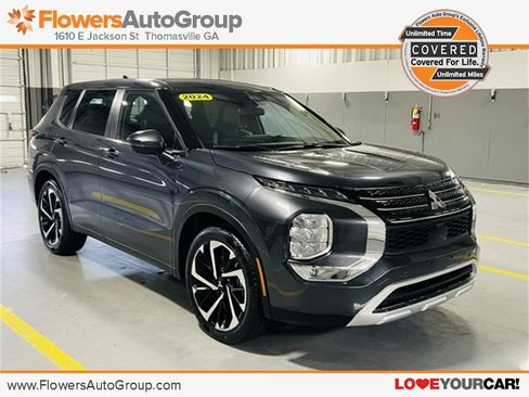 Used 2024 Mitsubishi Outlander SE image 1
