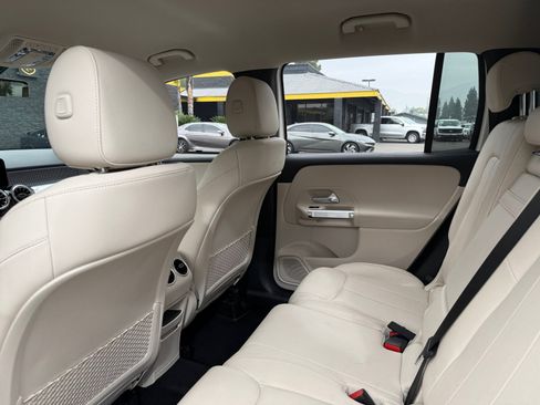 Used 2022 Mercedes-Benz GLB 250 SUV w/ Premium Package Lite image 16