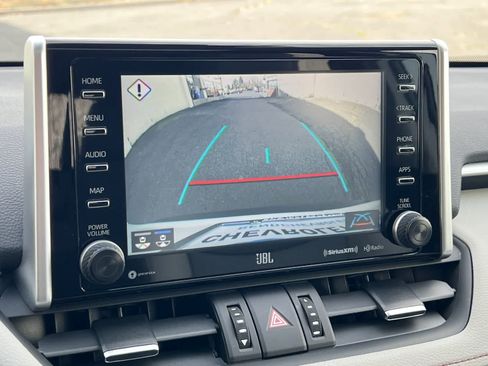 Used 2020 Toyota RAV4 XLE Premium image 19