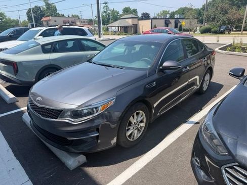 Used 2017 Kia Optima LX FWD image 2