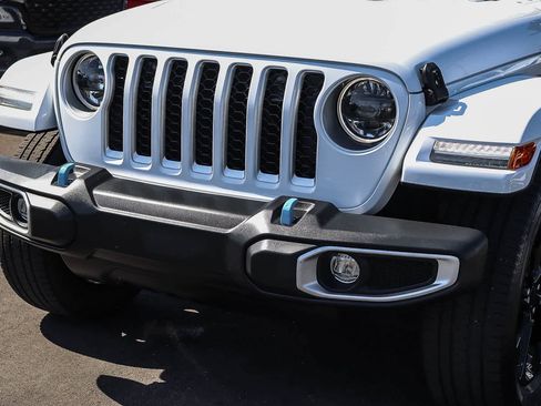 Used 2023 Jeep Wrangler Unlimited Sahara AWD/4WD image 9
