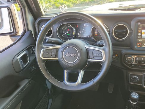 Used 2022 Jeep Wrangler Unlimited Sahara w/ Cold Weather Group image 16