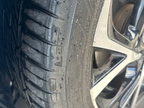 Used 2019 Toyota C-HR Limited FWD image 4