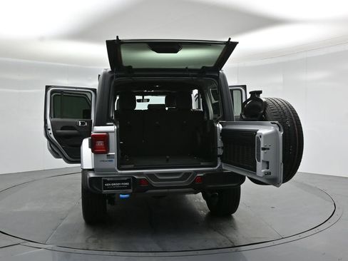 Used 2023 Jeep Wrangler Unlimited Sahara w/ Cold Weather Group image 33