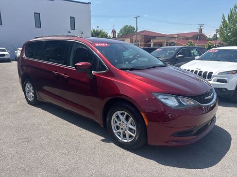 Used 2021 Chrysler Voyager Lxi FWD image 6