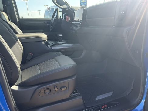 Used 2025 Chevrolet Silverado 1500 ZR2 w/ Technology Package image 3